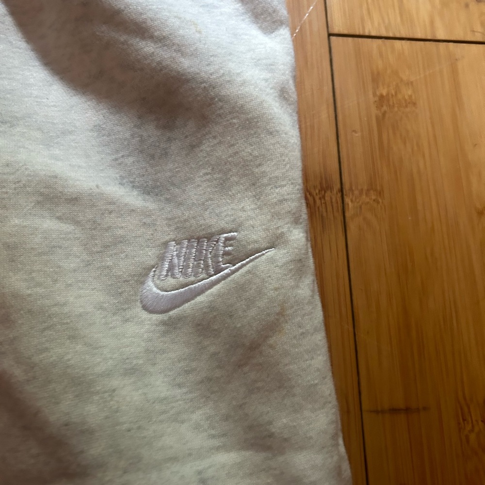 nike sweatpants size medium